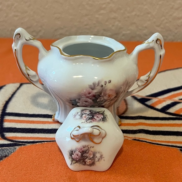Older Porcelain Treasures Betty Platner ROSES SUGAR BOWL Hand Decorated Signed - Picture 4 of 9